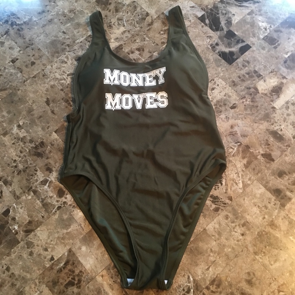 NWOT Bathing suit size Large never worn